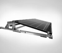 Zu sehen ist das Q.Flat-G6, eines der neuen Flachdach-Photovoltaik-Montagesysteme von Q Cells.