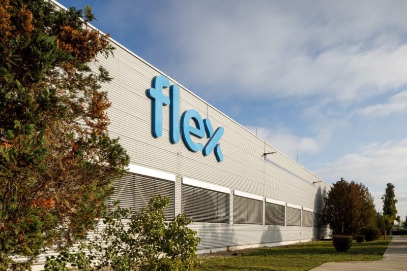 Zu sehen ist das Gebäude von Flex, in dem man die Enphase Energy Mikro-Wechselrichter für Photovoltaik fertigen will.