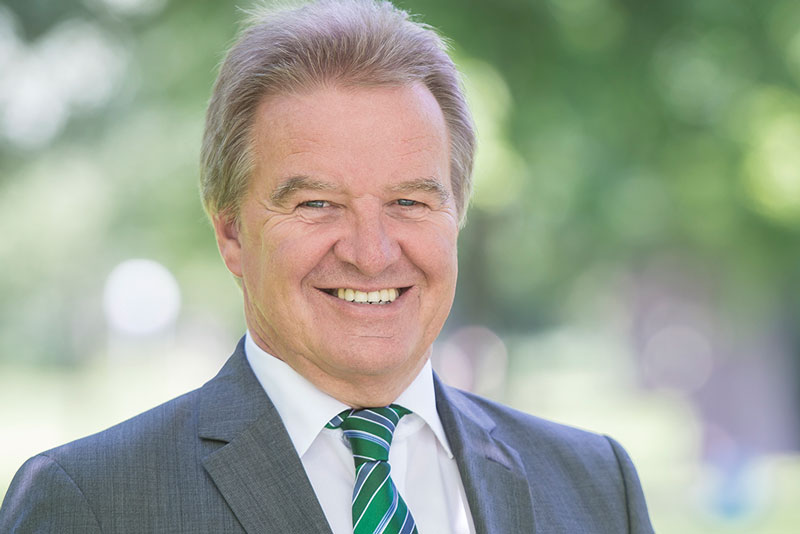 Portrait von Energieminister Franz Untersteller, der die Neuauflage der Fördung für PV-Speicher 2021 verkünden konnte