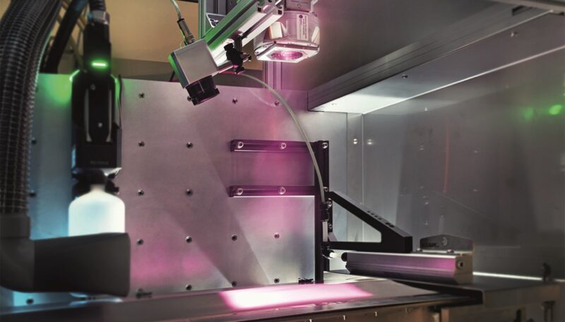 Im Bild die Lasertechnik für die Herstellung von Batteriezellen, bei der ein Diodenlaser bei der Trocknung eingesetzt wird.