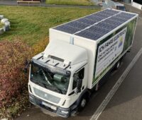 Zu sehen ist der E-LKW mit integrierter Photovoltaik, den das Fraunhofer ISE entwickelt hat.