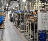 Im Bild ein Labor mit energieintensiven Prozessen. Das Fraunhofer ISE will mit einem Energiemanagement Energie einsparen.