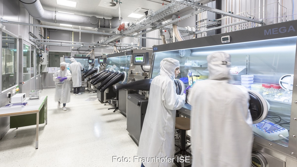 Die Perowskit-Silizium-Tandemtechnologie stellt eine Weiterentwicklung der etablierten Siliziumwafer-basierten Standardtechnologie dar.
