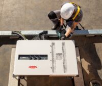 Laut der Lebenszyklusanalyse hat der Photovoltaik-Wechselrichter Fronius Tauro den Energieverbrauch aus seiner Fertigung in 10 Monaten amortisiert.
