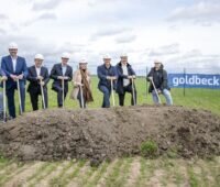 Im Bild Offizielle beim Spatenstich für den Photovoltaik-Solarpark Bartow.