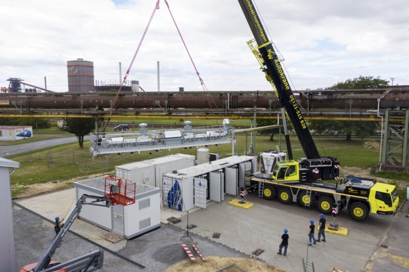 Zu sehen ist die Installation des Hochtemperatur-Elektrolyseurs, der im Projekt GrInHy2.0 bei der Salzgitter AG installiert wurde.