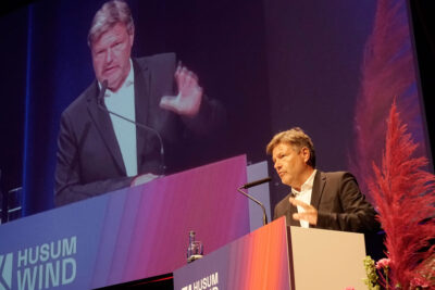 Robert Habeck bei einer Rede auf der Husum Wind
