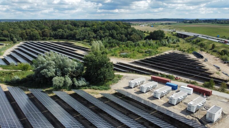 Im Bild der Photovoltaik-Solarpark Tarzow, an dem die Hamburger Energiewerke nun die Mehrheit halten.