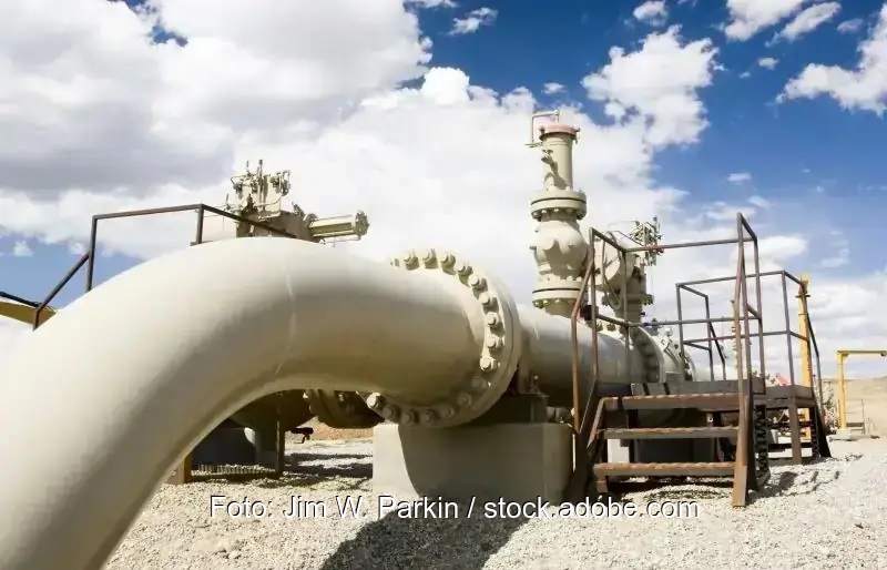 Eine Gaspipeline, Wirtschaftsministerin Katherina Reiche plant mit einer EnWG-Novelle die Einspeisung von Biomethan in Gasnetze schlechter zu stellen.