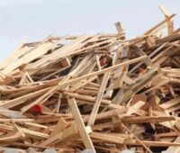 Ein Haufen Holzstücke, Altholz