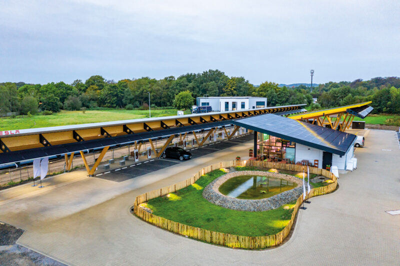 Solar-Ladepark Hilden aus der Vogelperspektive