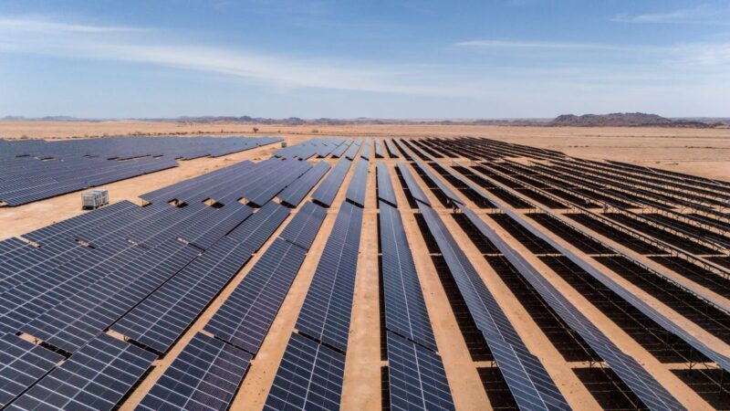 Eine PV-Anlage in der Wüste von Namibia.