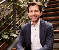 Portrait von Julius Möhrstedt, der ab 1.10.2025 den Vorstandsvorsitz bei IBC Solar übernimmt.