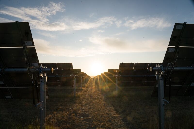 Zu sehen ist ein Photovoltaik-Solarpark von IKEA in den USA. Der Retailer Ingka Gruppe investiert 4 Milliarden Euro in Wind- und Photovoltaikanlagen.