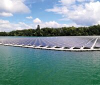 Schwimmende PV-Anlage auf einem See