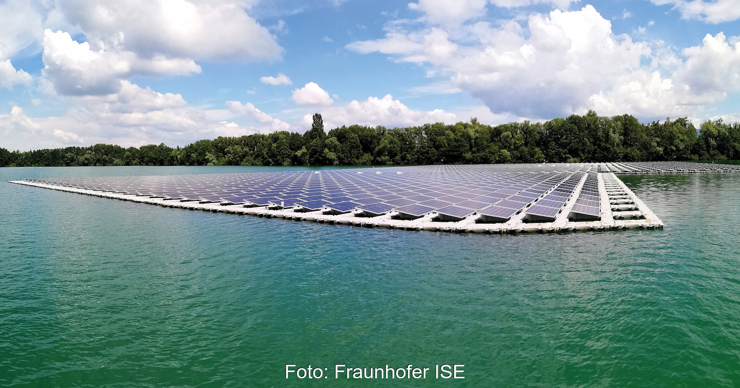 Schwimmende PV-Anlage auf einem See