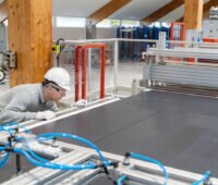 Fertigung von Solar-Absorbern aus Kunststoff bei Inaventa Solar AS