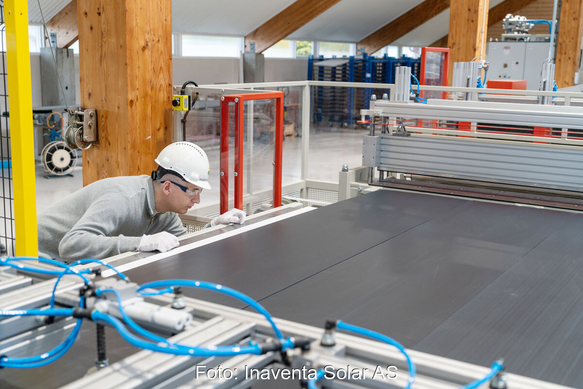 Fertigung von Solar-Absorbern aus Kunststoff bei Inaventa Solar AS
