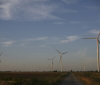 Windpark Nowy Staw auf einem Feld in Polen in der Nähe von Danzig