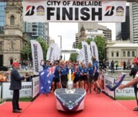 Im Bild das Siegerteam Innoptus Solar Team, das die Bridgestone World Solar Challenge zum zweiten Mal in Folge gewonnen hat.