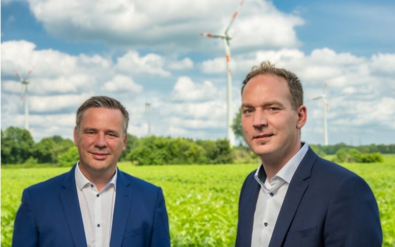Zu sehen sind die Geschäftsführer Maik Schlapmann und Tobias Wilming von Xervon Wind.