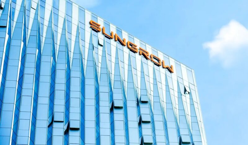 Im Bild der Sitz von Sungrow, das Unternehmen zeigt auf der Intersolar 2025 neue Batteriespeicher und Photovoltaik-Wechselrichter fürs Gewerbe.