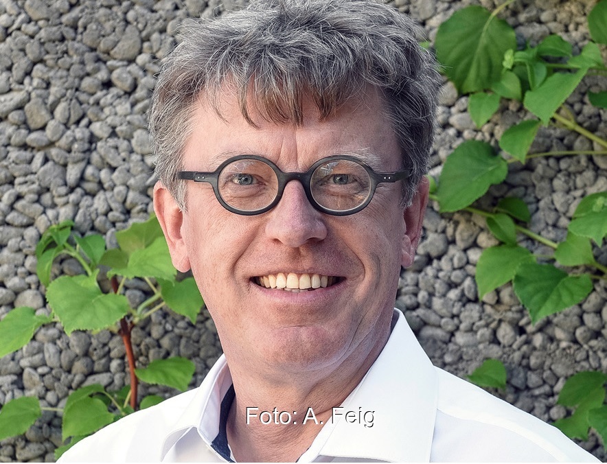 Zu sehen ist der Interviewpartner Uwe Fickenscher zum Thema Solararchitektur.