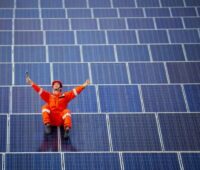 Das Solarkraftwerk Kom Ombo Abydos soll mit einer Leistung von 560 MW nach seiner Fertigstellung das größte einzelne Photovoltaik-Projekt Ägyptens sein.