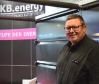 Im Bild Dirk Labudda, Geschäftsführer KB.energy, der auf der Intersolar den Megawattspeicher KB.eSAVE vorgestellt hat.