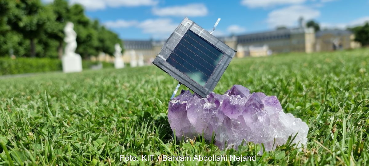 Ein Perowskit-Solarmodul montiert auf einem Kristall.