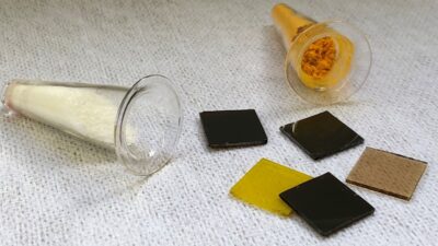 Im Bild Perowskit-Solarzellen im Labormaßstab, Forscher:innen suchen nach Produktionsverfahren für die Massenherstellung.