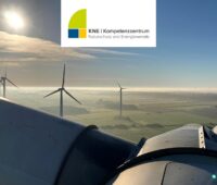 Zu sehen ist das Cover der Publikation für eine naturverträgliche Energiewende im Bereich Windenergie an Land.