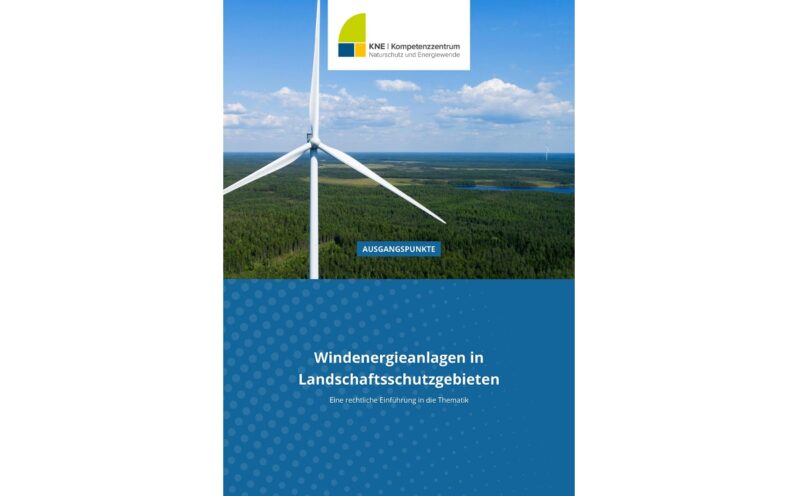 ZU sehen ist das Cover der KNE-Publikation „Windenergieanlagen in Landschaftsschutzgebieten“.
