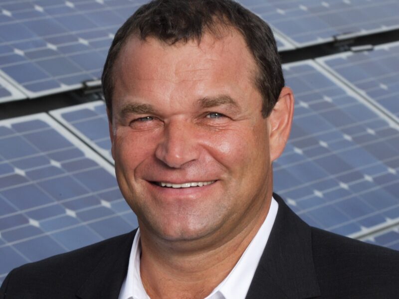 Zu sehen ist Unternehmensgründer und Geschäftsführer Robert Kanduth vom Sonnenkollektorhersteller Greenonetec.