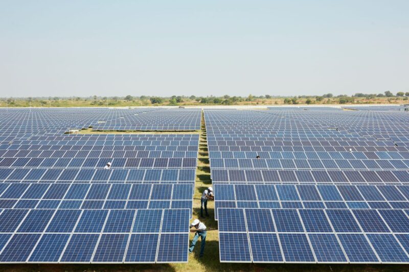 Freiflächensolaranlage in Indien.