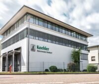 Zu sehen ist das Firmengebäude von Koehler Renewable Energy.