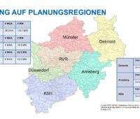 Im Bild eine NRW-Karte, die zeigt wie viele Genehmigungen für die NRW-Windkraft in den einzelnen Regierungsbezirken vorliegen.