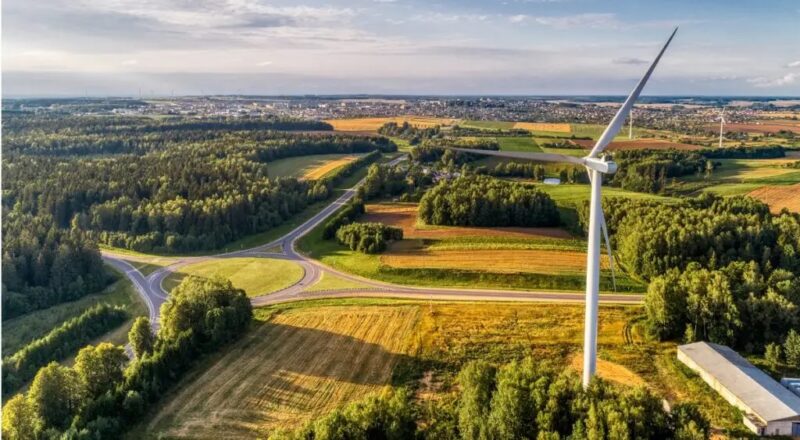 Im Bild ist eine Windenergie-Anlage. Bei Repowering-Projekten muss in NRW nun nicht mehr auf die 1.000-Meter-Abstandsregelung geachtet werden.