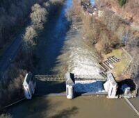 Zu sehen ist ein kleines Wasserkraftwerk in NRW. Der Ausbau der Wasserkraft in NRW hat viel mehr Potenzial.