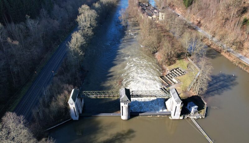 Zu sehen ist ein kleines Wasserkraftwerk in NRW. Der Ausbau der Wasserkraft in NRW hat viel mehr Potenzial.