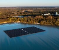 Im Bild die Floating-PV-Anlage auf dem Silbersee.