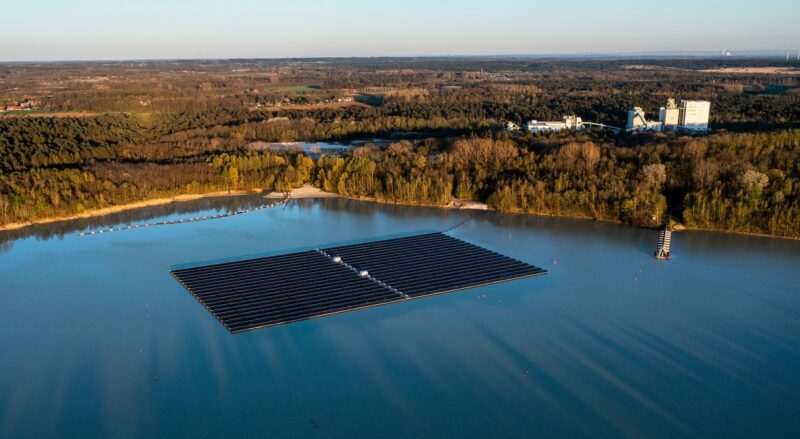 Im Bild die Floating-PV-Anlage auf dem Silbersee.