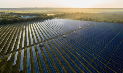 Im Bild ein Photovoltaik-Solarpark, der Energiepark Borna soll 440 MW Leistung erbringen.