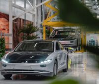 Das niederländische Unternehmen Lightyear hat ein Solar-Elektrofahrzeug (SEV) entwickelt und beginnt mit der Produktion des Lightyear 0.