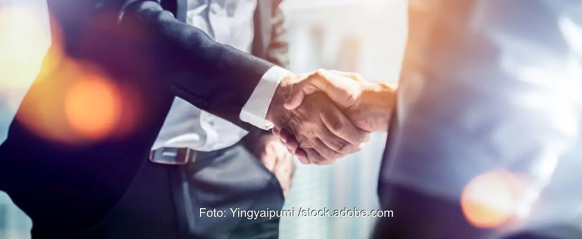 Im Bild ein Handschlag als Symbol für Partnerschaft.