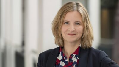 Im Bild Klimaschutzministerin Katrin Eder, die das Kommunale Investitionsprogramm Klimaschutz und Innovation in Rheinland-Pfalz auf den Weg bringen will.