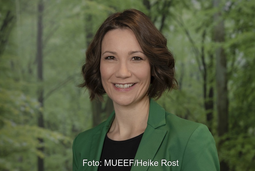 Zu sehen ist Staatsministerin Anne Spiegel, die im Start des Online-Solarkatasters einen Meilenstein für die Energiewende sieht.