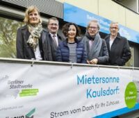 Zu sehen ist ein Foto der Berliner Stadtwerke, die 2021 beim Wettbewerb für Berliner Solarinitiativen, mit einem Photovoltaik-Mieterstrommodell gewonnen haben.