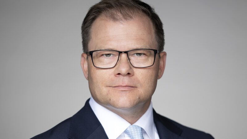 Im Bild Bundesumweltminister Carsten Schneider, der die Novelle des EU-Klimaschutzgesetzes kommentiert.