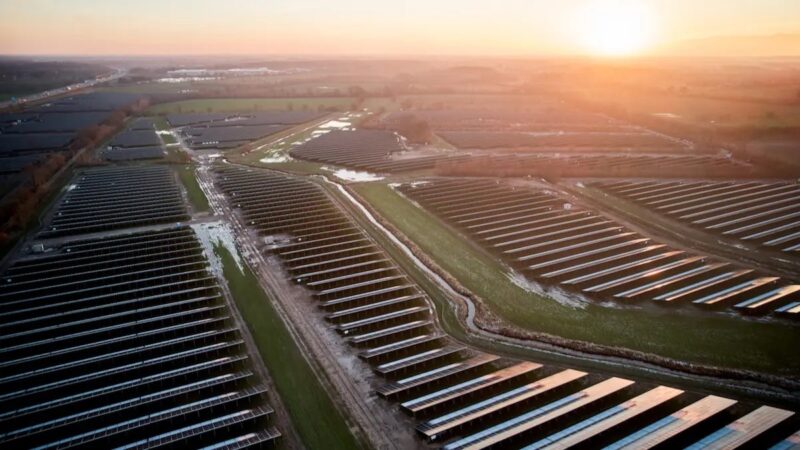 Ein Luftbild eines Enerparc-Solarparks, für das insolvente Photovoltaik-Unternehmen Enerparc läuft die Suche nach Investoren.